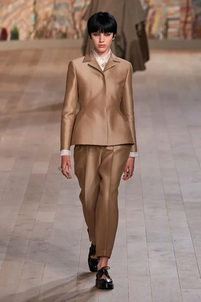 Look 30